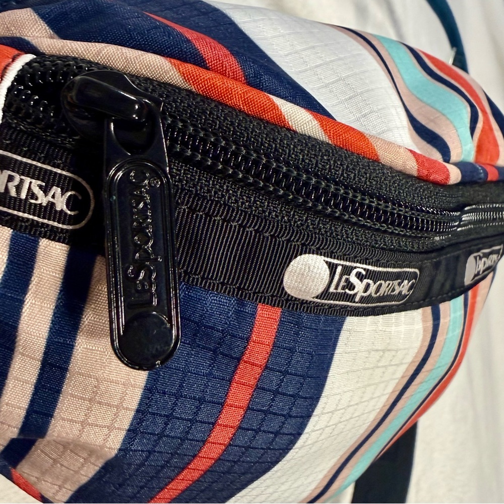 LeSportsac Zip Belt Bag NWOT Unisex Multi-Colored Stripe Fanny Pack Crossbody